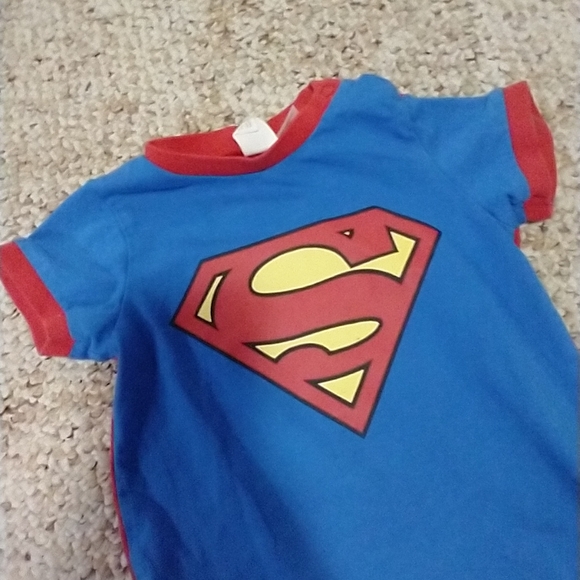 Size 4-6 M baby boys Superman onesie pajamas - Picture 5 of 11